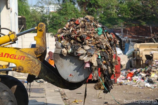 Gubernur DKI Jakarta akan Umumkan Perusahaan Buang dan Timbun Sampah Sembarangan