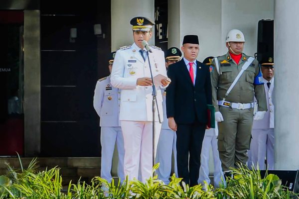 Rico Waas Nonaktifkan Lurah Aur, Tegaskan Tak Ada Toleransi bagi Penyalahgunaan Wewenang